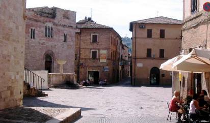 bevagna_piazza_san silvestro